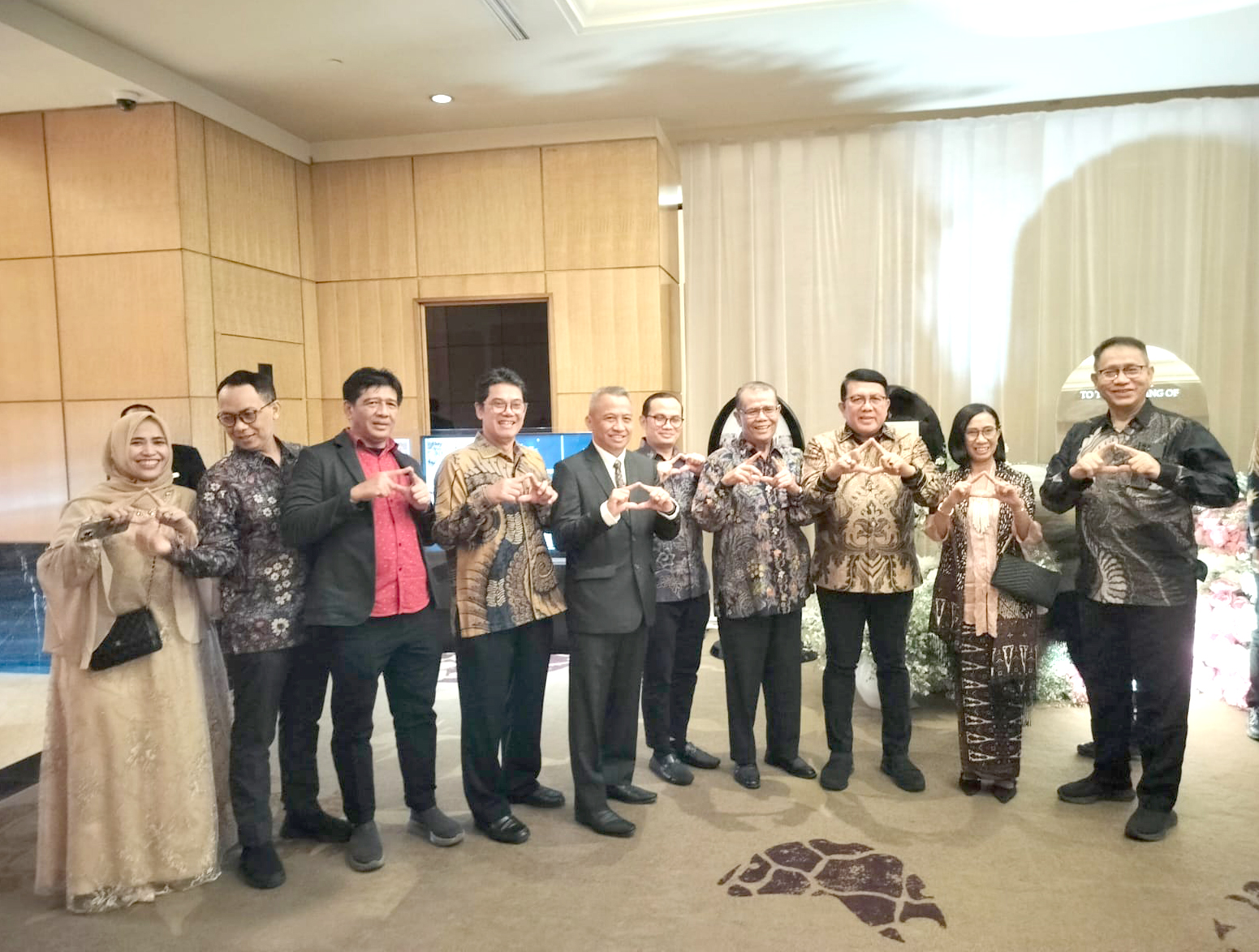 Menghadiri Acara Resepsi Pernikahan Putra Putri Ibu Ning Wahyu, Ketua DPP APINDO Provinsi Jawa Barat.